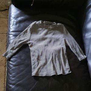 Black and white quarter length sleeve shirt